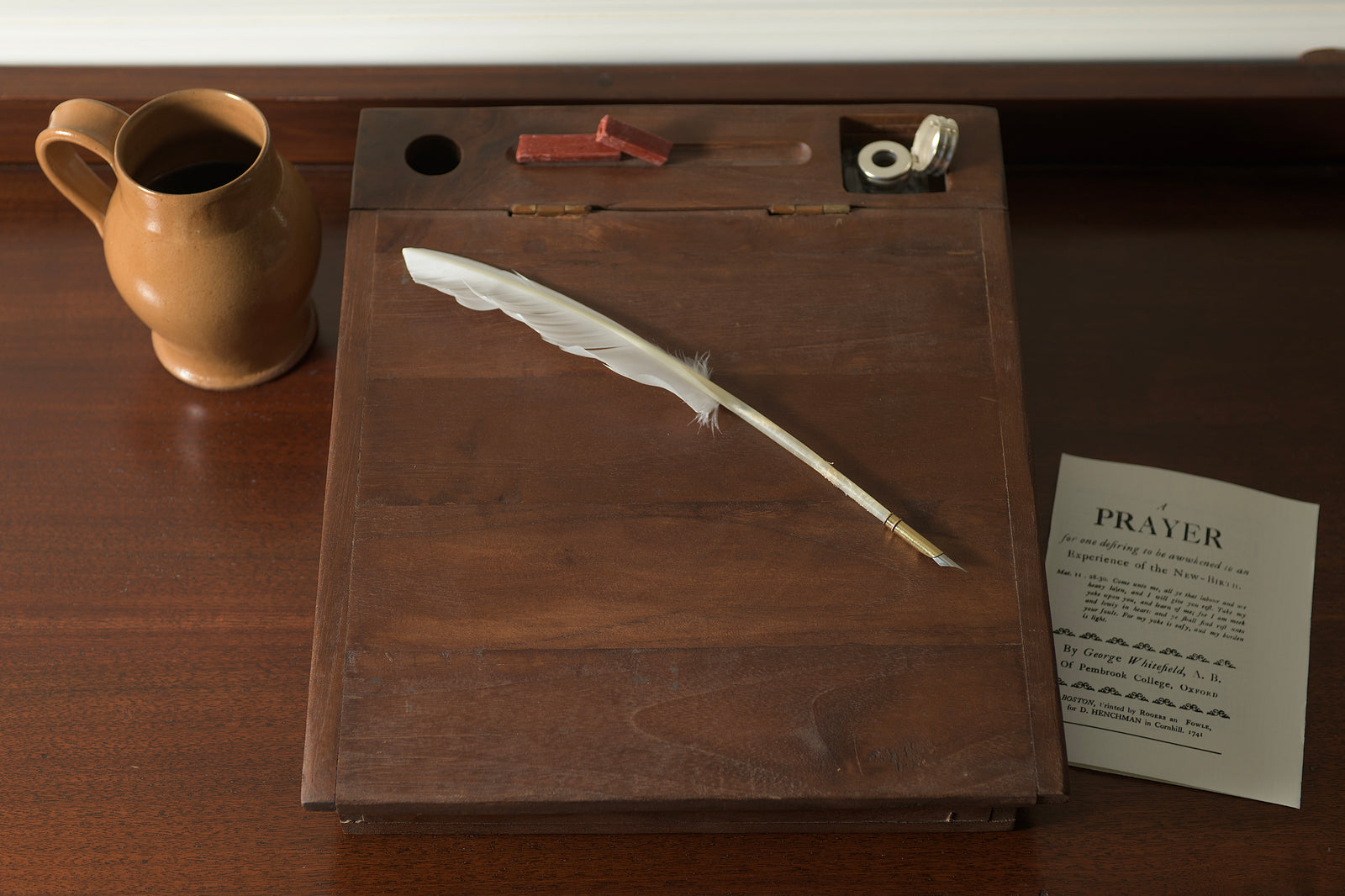 Bureau d'écriture à plateau relevable