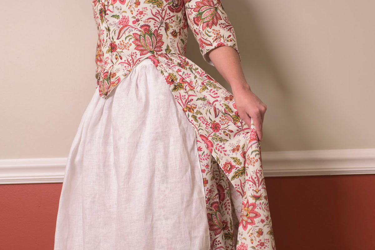 Robe à l&#39;Anglaise | Red Exotic Flowers | 1770 - 1785